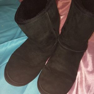 black classic ugg boots worn