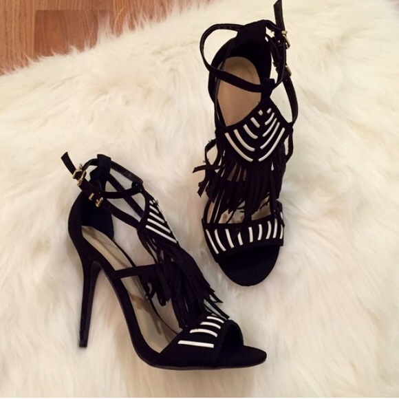Shoes - Tribal Open Toe Fringe Sandal 7.5