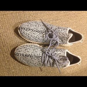 Yeezy 350 boost turtle dove UA size 9