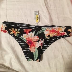 NEW RIPCURL CHEEKY BOTTOMS! NWOT