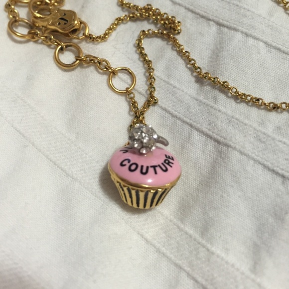 Juicy pink cupcake gold necklace - Picture 2 of 4