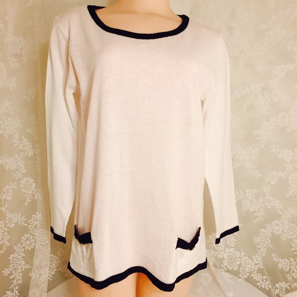 🎈Black and cream top-FLASH SALE TONIGHT ONLY - Picture 2 of 4