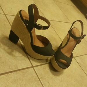 Seychelle Wedge Heels size 8