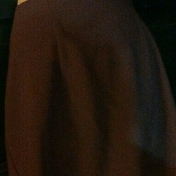 Brown skirt, zips up back, small skit makes it a b - Picture 2 of 3