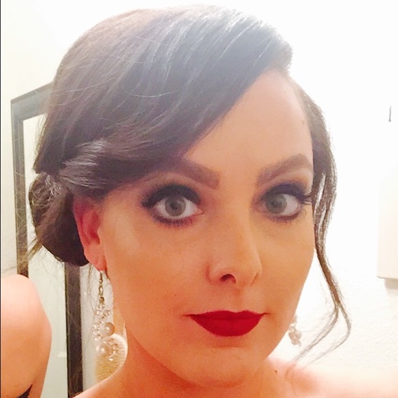 Meet Your Fellow Posher!! ❤️ - Picture 3 of 5