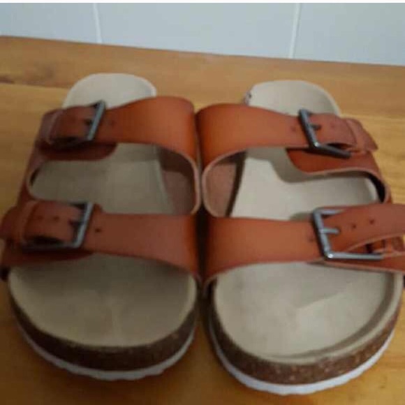 SOLD❤️ Cute Birkenstock look a like sandals! - Picture 2 of 2