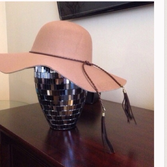 Brown floppy hat - Picture 2 of 2