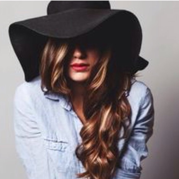 Accessories - Black floppy hat
