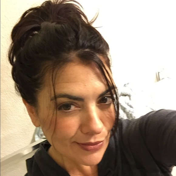 Meet your Posher, Michelle - Picture 2 of 5