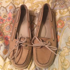 Light brown Sperry shoes