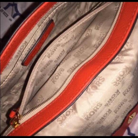 CLEMENTINE RED MICHAEL KORS BAG WITH TAGS - Picture 3 of 4