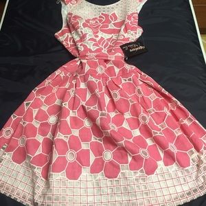 Signature by Robbie Bee