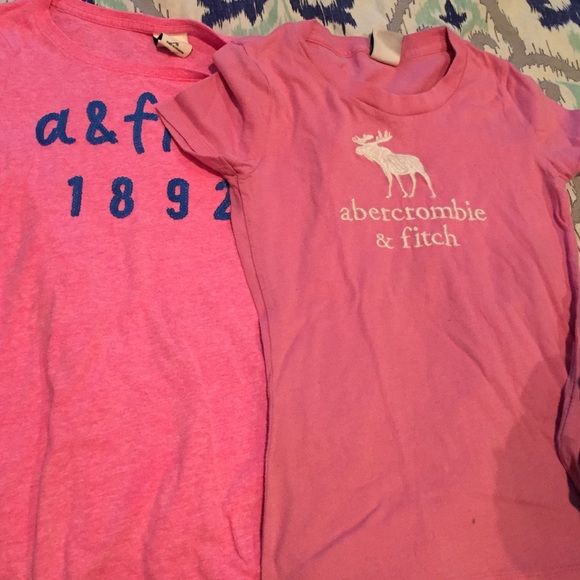 To Abercrombie T-shirt size medium