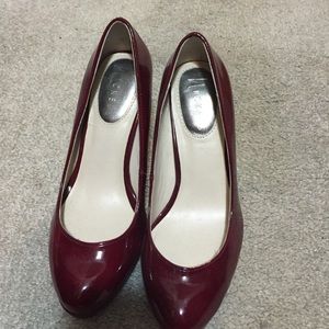 Raspberry patent leather pumps