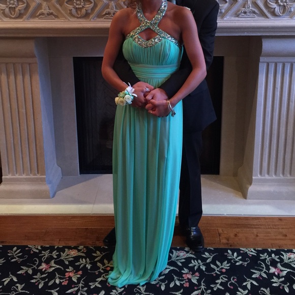 Prom dress - Picture 2 of 4