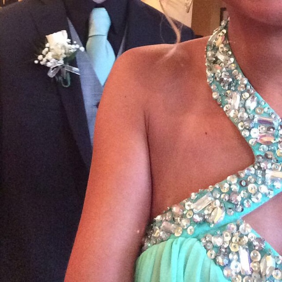 Prom dress - Picture 3 of 4