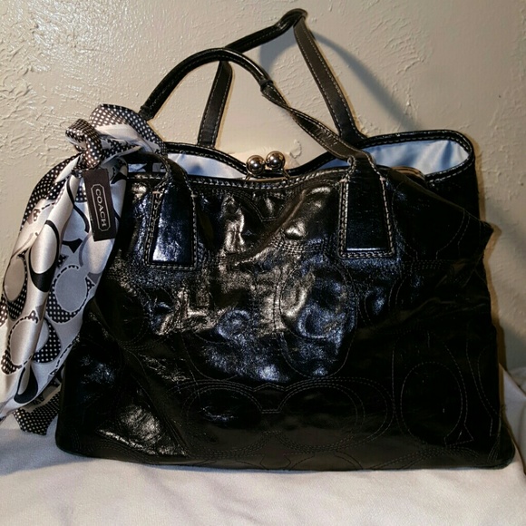 ❤SOLD❤Coach Black purse w/Baby Blue lining - Picture 3 of 4