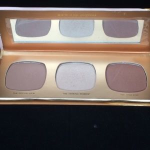 Bare minerals bronzer palette with gold highlight