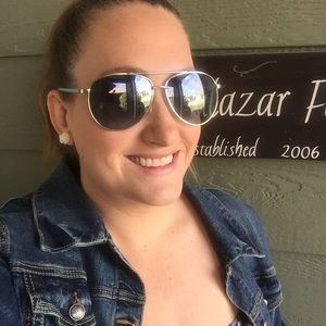 Meet your Posher, Stephanie
