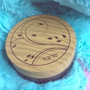 Tarte Amazonian clay loose foundation.
