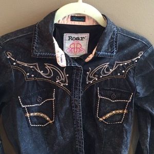 Roar shirt