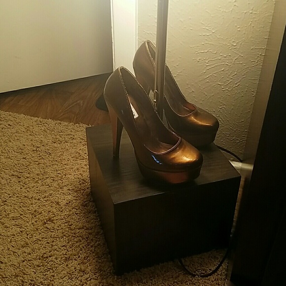 Pumps - Picture 2 of 3