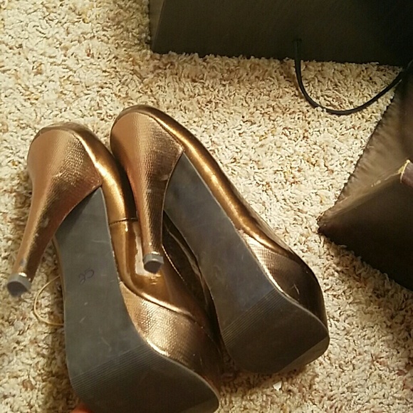 Pumps - Picture 3 of 3