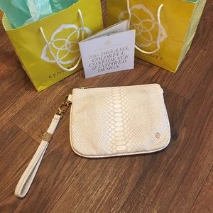 KENDRA SCOTT MEDIUM WRISTLET IN WHITE