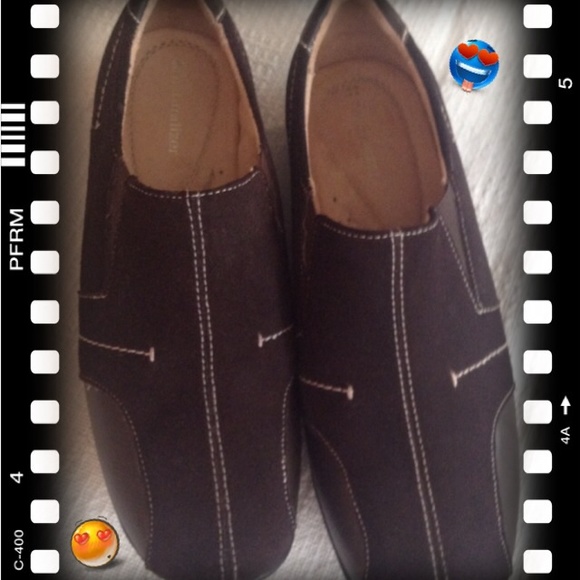 Extremely gently used Naturalizer's!!