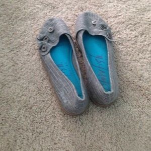 Gray flat shoes