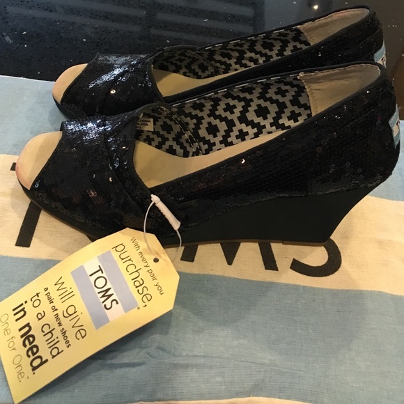 NWT Toms Black Sequin Wedges Size 7.5