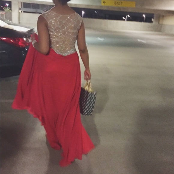 Stunning red prom dress😍 - Picture 2 of 3