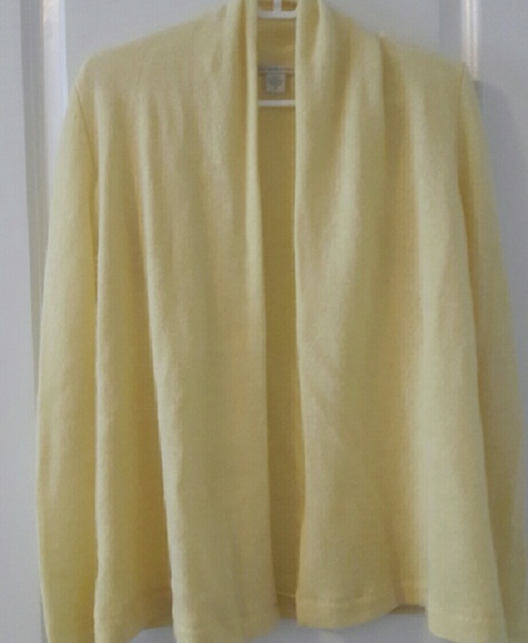 Cashmere luxury White + Warren sweater