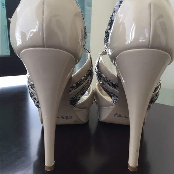 GUESS Heels - Picture 3 of 4