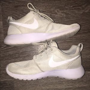 Nike Roshe Beige