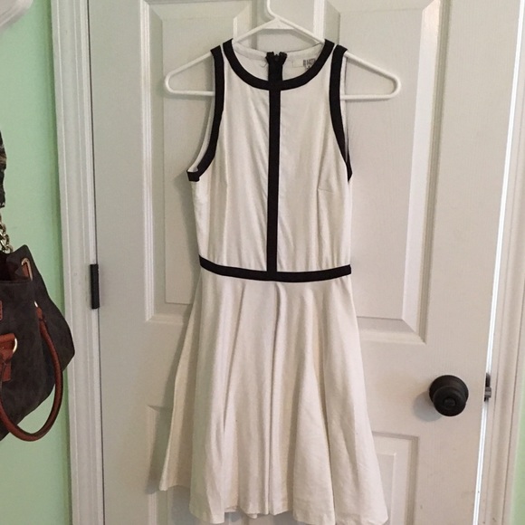 BB Dakota White and black dress