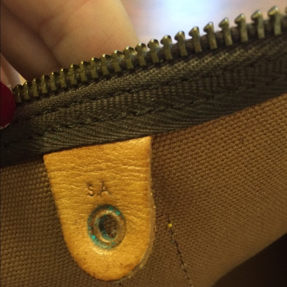 Authentic Louis Vuitton Keepall 60 - Picture 2 of 4