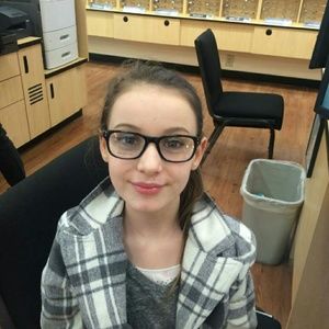 Meet your Posher, Angeline