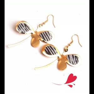 Beautiful dragonfly earrings 🌟