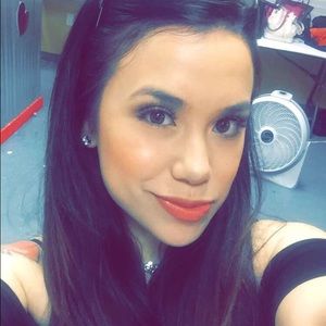 Meet your Posher, Esperanza