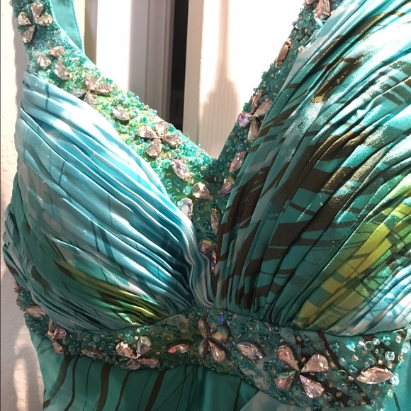 Prom dress - Picture 2 of 3