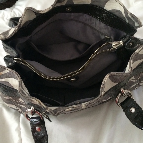 Silver and white coach bag with black leather trim - Picture 2 of 3