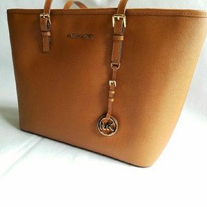 NWOT Authentic MICHAEL KORS Jet set tote