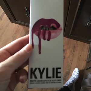 kylie lip kit in posie k and candy k