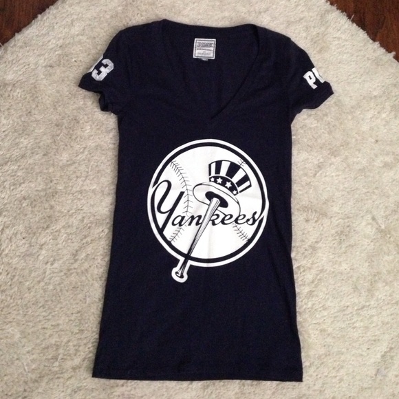 🎀 VS Pink Yankees Tee!