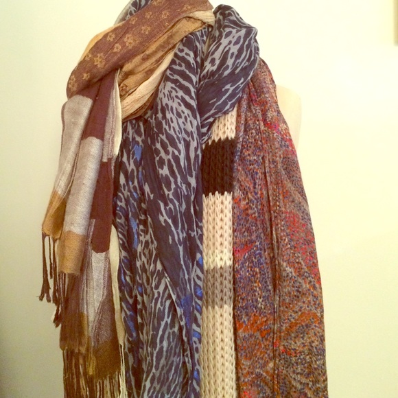 FOUR scarves for one low price 🎉