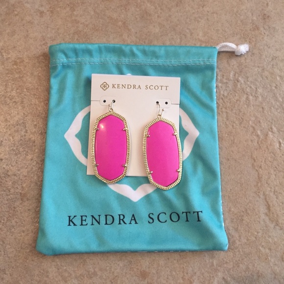 Kendra Scott Jewelry - 🆕 Kendra Scott Danielle Earrings in Magenta/Gold