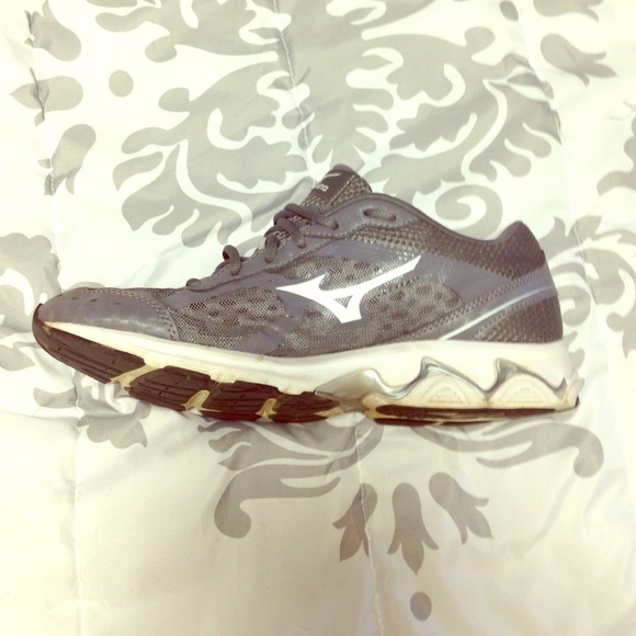Mizuno running shoe