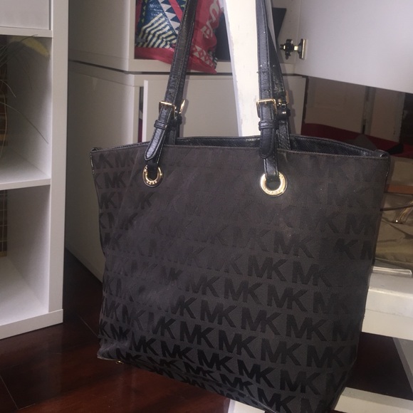 Michael Kors Handbags - Authentic! FINAL PRICE !!! Black Michael Kors