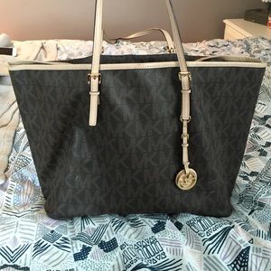 Michael Kors Jet Set Medium Tote